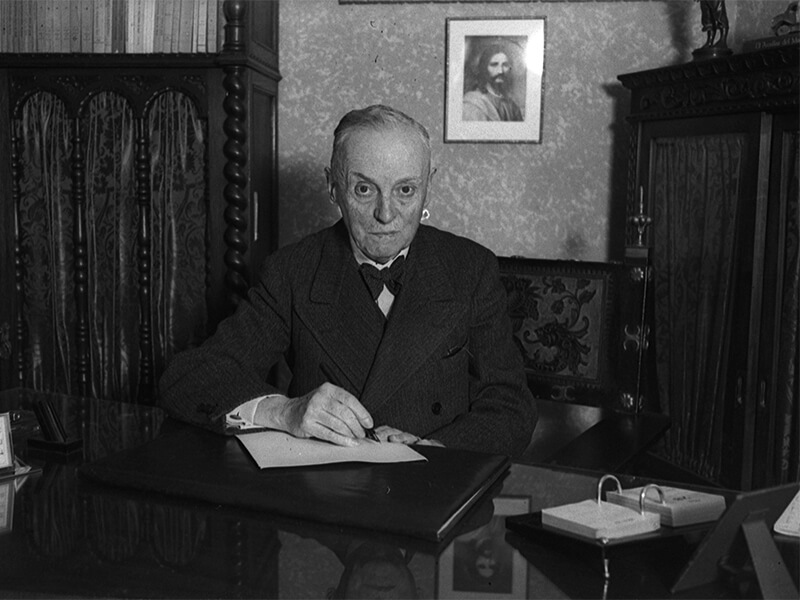 Ramón Albó al seu despatx. 1940-1950. Brangulí (fotògrafs). Arxiu Nacional de Catalunya