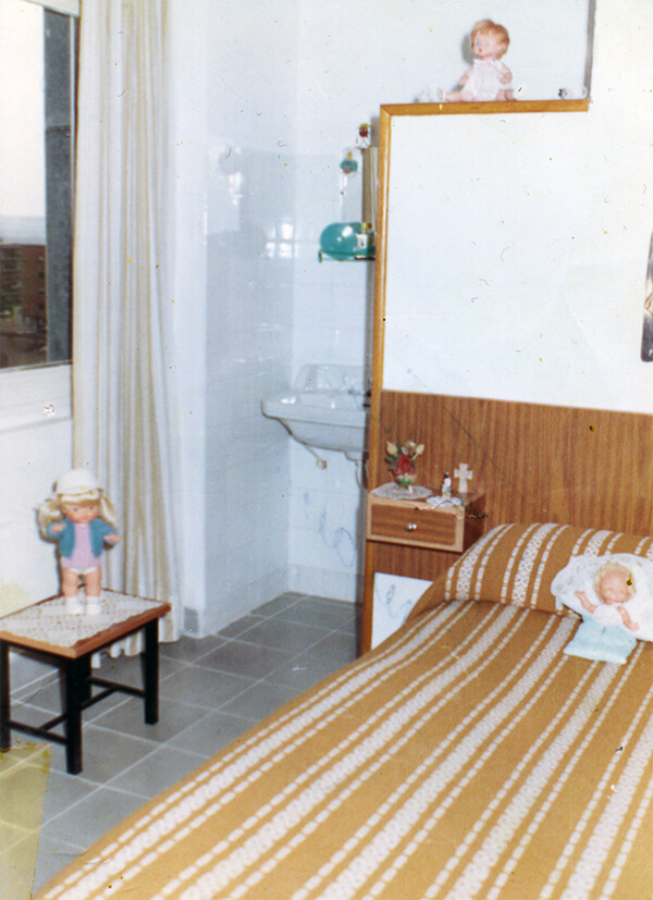 L'habitació de l'Encarnació a l' Escuela Femenina de San Fernando de Alcalá de Henares (Madrid). 1964-1969