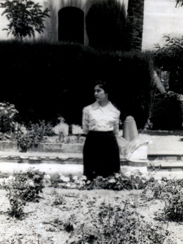 Isabel en el centro Ntra. Sra. del Coll. 1960