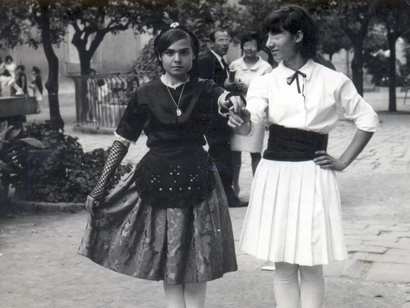 Mercè (la chica de la izquierda) en la Casa de la Misericordia de Barcelona. 1960-1968