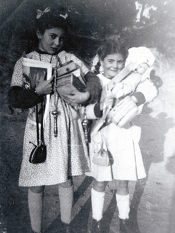La Montserrat i la seva germana. El Pinar, 1952
