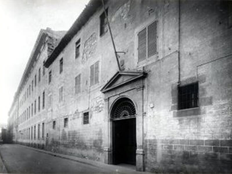 Puerta de acceso por el patio Manning y fachada de la calle Montalegre (Casa de Caridad de Barcelona). Antes de 1940. Autor desconocido. AGDB